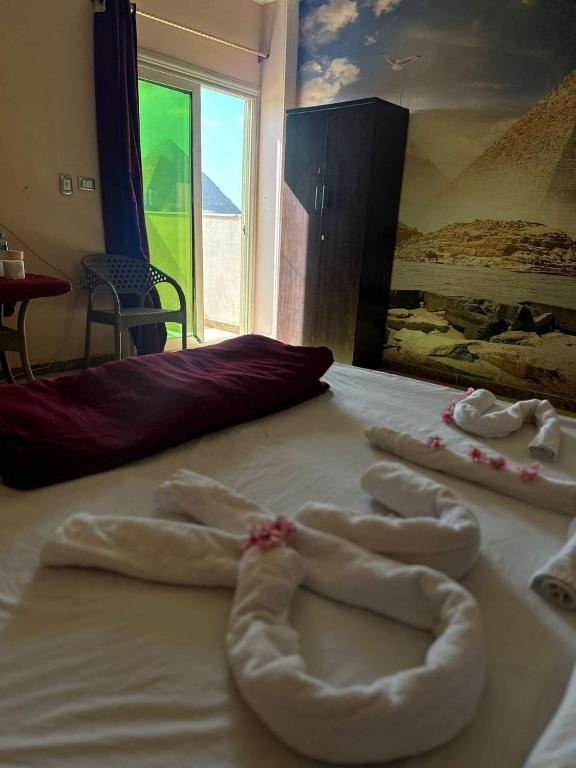 Postel nebo postele na pokoji v ubytování Pyramids International INN