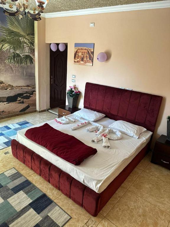 Postel nebo postele na pokoji v ubytování Pyramids International INN