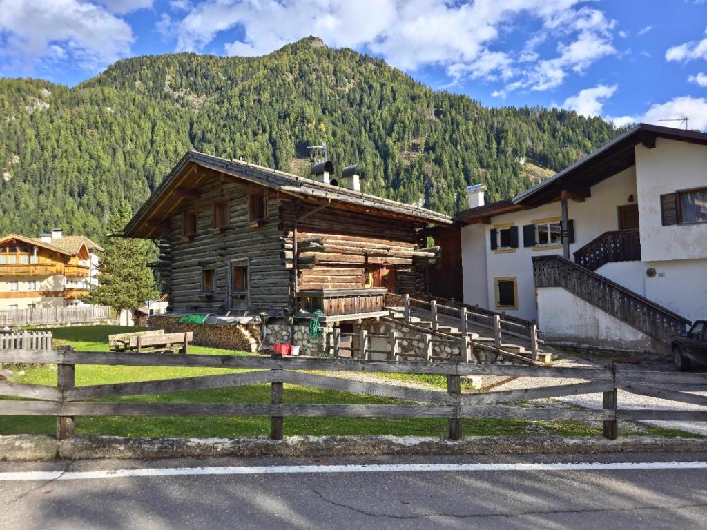 Üldine mäevaade või majutusasutusest Chalet Larsech by AMA Val di Fassa pildistatud vaade