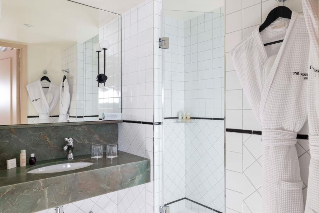 UNE AUTRE CHAMBRE - Resim 31