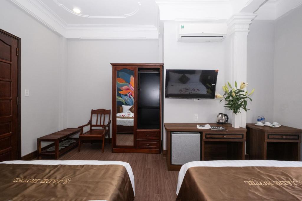 TV a/nebo společenská místnost v ubytování Jade Hotel