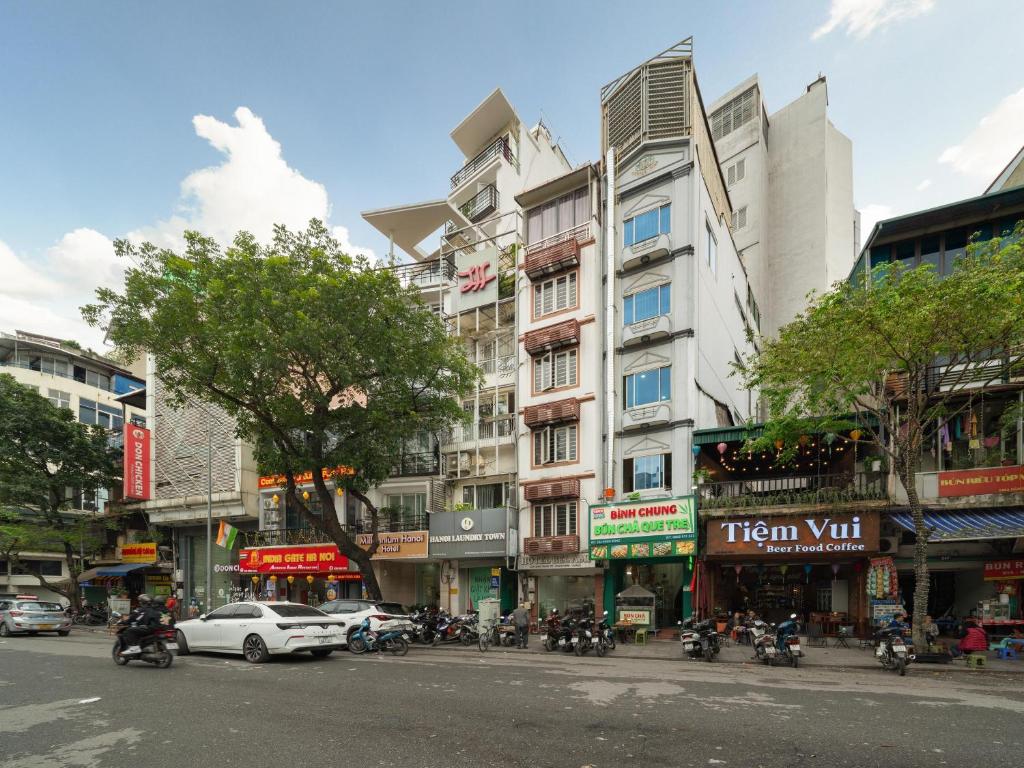 Photo from Bong House close to train street at the Hanoi old quarter in Hoan Kiem,  Hanoi, Ha Noi Municipality, Vietnam