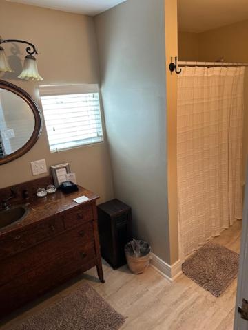 The Charleston Inn Hendersonville NC - Deluxe Queen Room