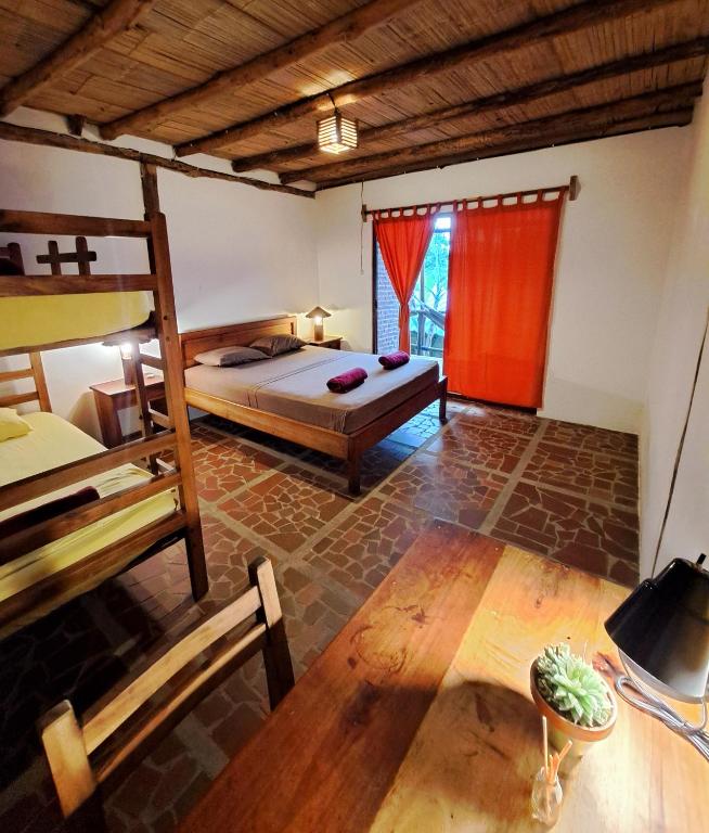 Postel nebo postele na pokoji v ubytování Suites La Tortuga