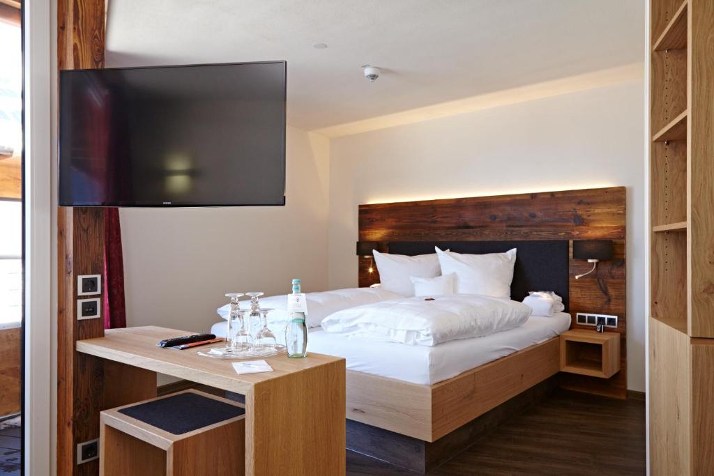 Postel nebo postele na pokoji v ubytování Hotel garni Oberdorfer Stuben
