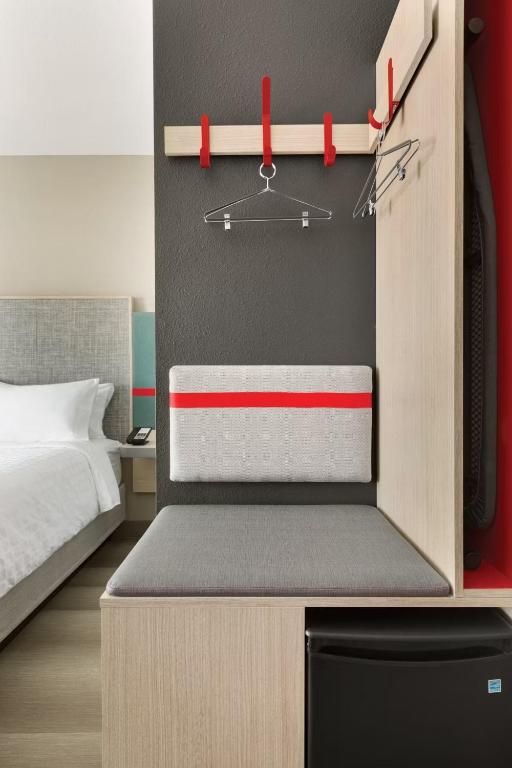 Kuchyň nebo kuchyňský kout v ubytování Avid Hotel Querétaro Centro Sur by IHG