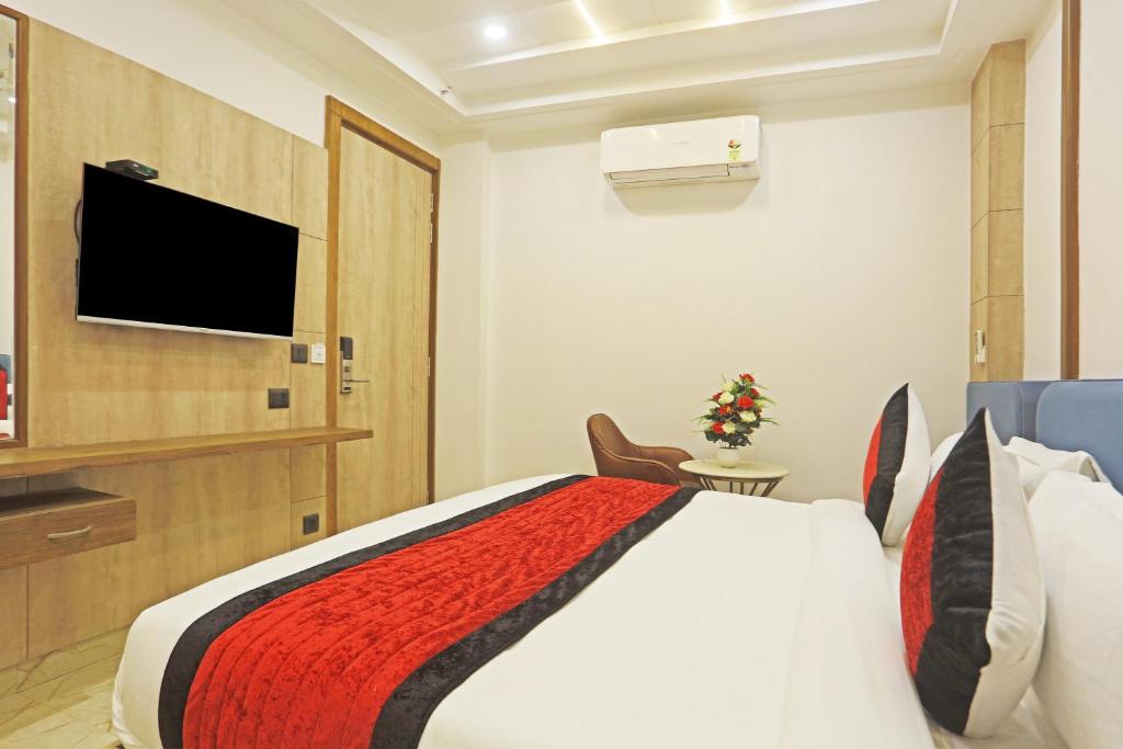 TV a/nebo společenská místnost v ubytování Hotel Mehul International -New Delhi City Center