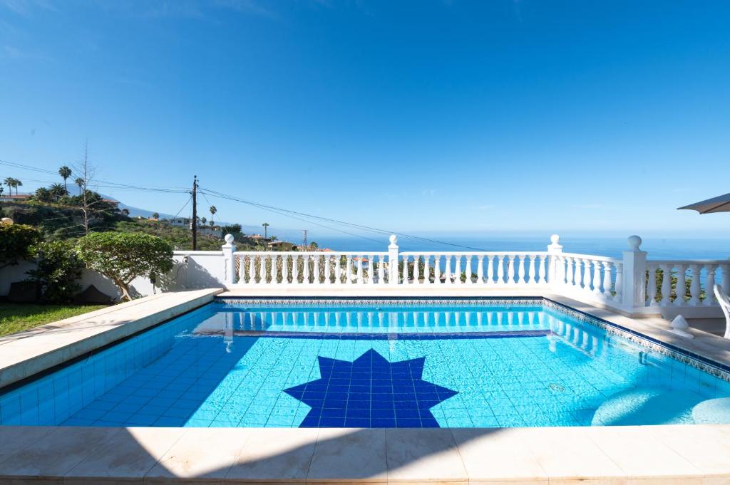 Bazén v ubytování Oasis El Sauzal - Chalet con Piscina y Encanto nebo v jeho okolí