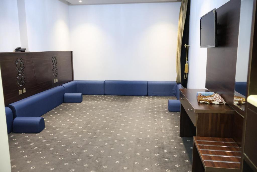 TV a/nebo společenská místnost v ubytování جار البيت الفندقية