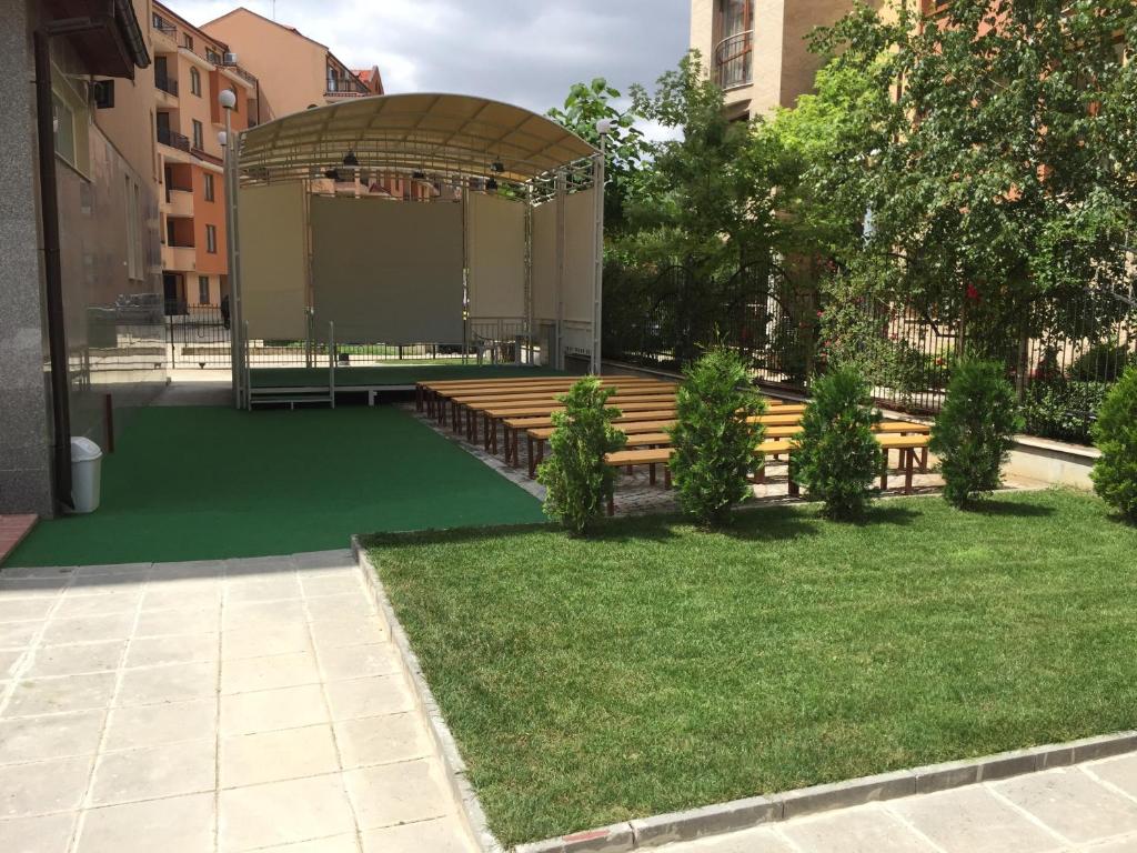 A garden outside Sunny Beauty Palace Hotel