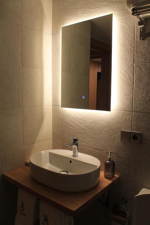 Koupelna v ubytování Hotel Miralrio Cacabelos