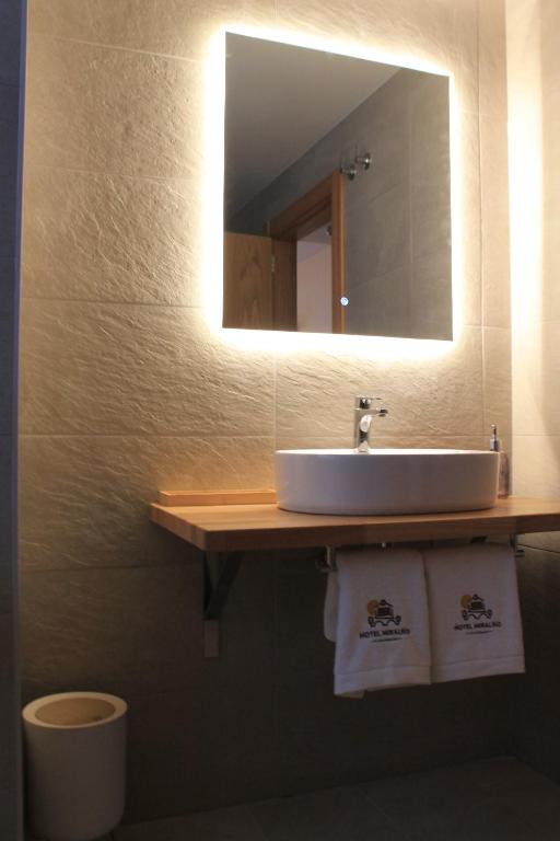 Fotografie z fotogalerie ubytování Hotel Miralrio Cacabelos v destinaci Cacabelos