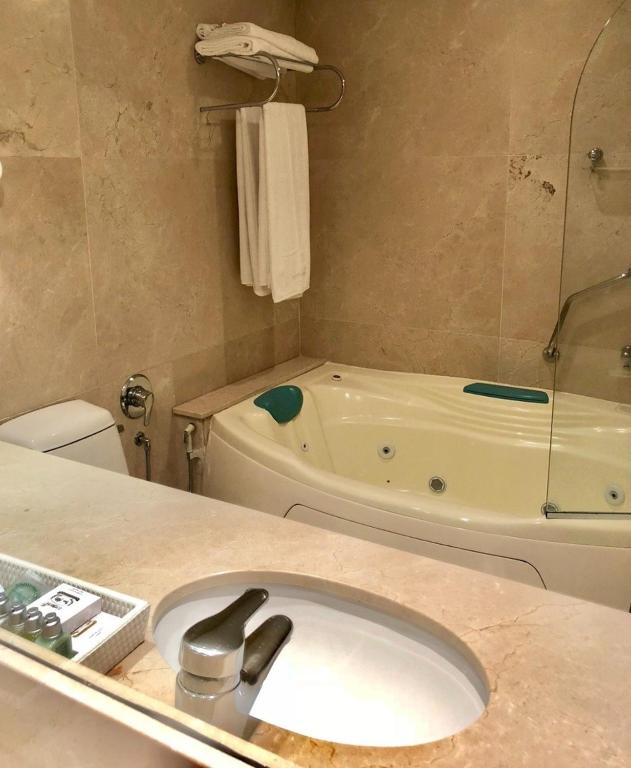 Uma casa de banho em Hotel Estalagem St. Hubertus