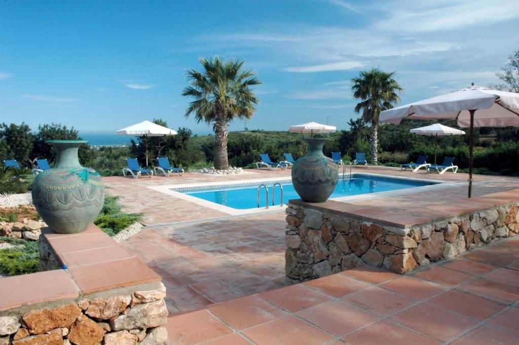 Bazén v ubytování Hotel Cal Naudi nebo v jeho okolí