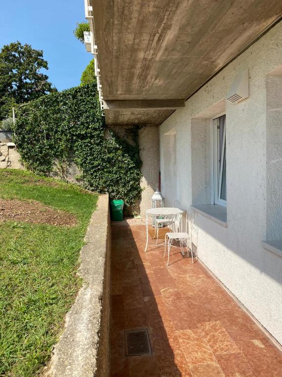 Een balkon of terras bij Appartamenti Villa Andrea