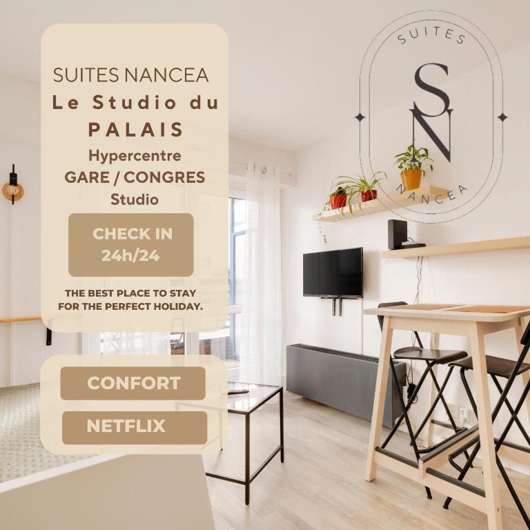 - un salon avec une table et un miroir dans l'établissement Le Studio du Palais - Centre Nancy Gare Congrès - 2 Pers, à Nancy