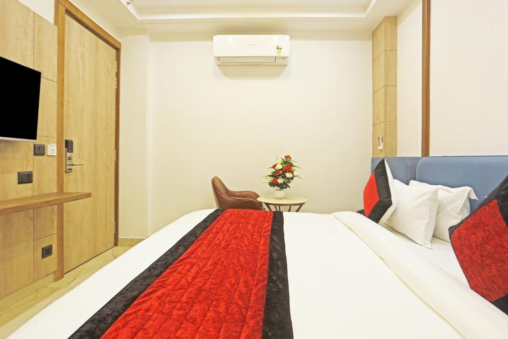 Postel nebo postele na pokoji v ubytování Hotel Mehul International -New Delhi City Center