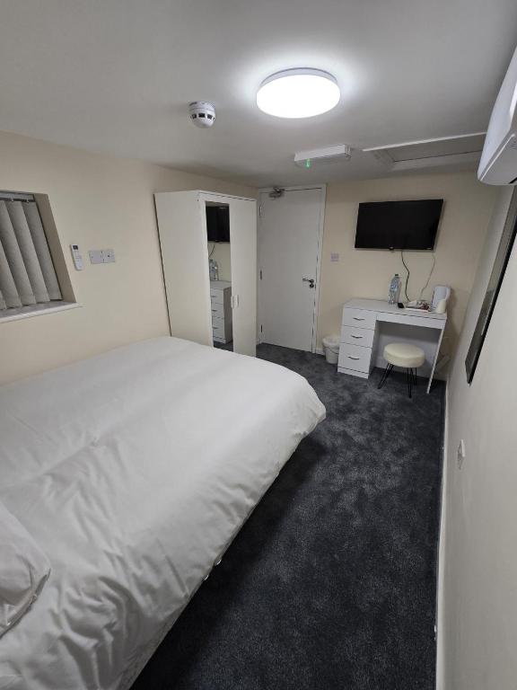 Postel nebo postele na pokoji v ubytování Zaheer's Hotel