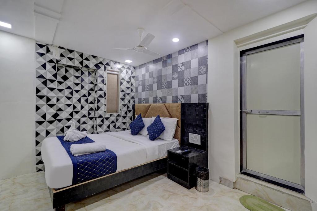 Postel nebo postele na pokoji v ubytování Parle Inn Hotel