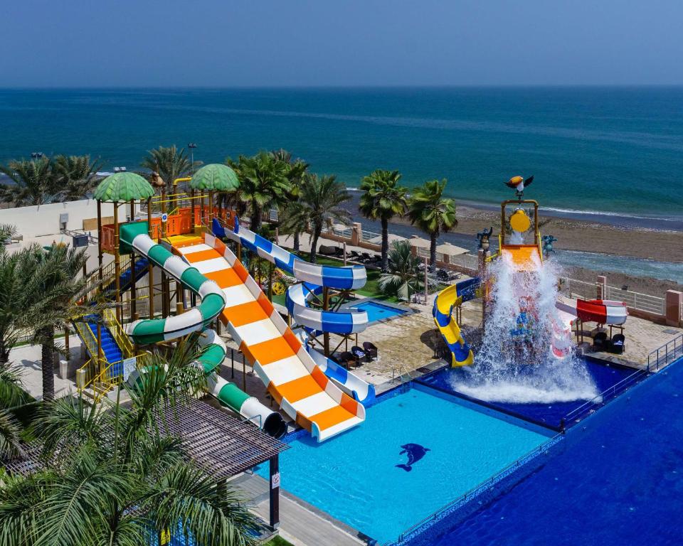 Bazén v ubytování Radisson Blu Hotel & Resort, Sohar nebo v jeho okolí