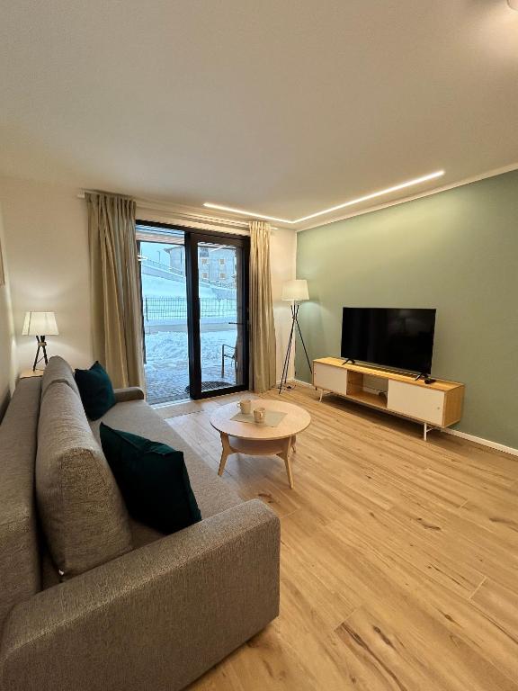 TV a/nebo společenská místnost v ubytování Camelia's Home Andalo