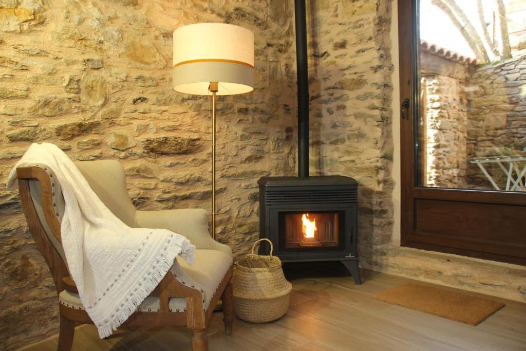HOTEL RURAL SANTUI - Suite With Terrace