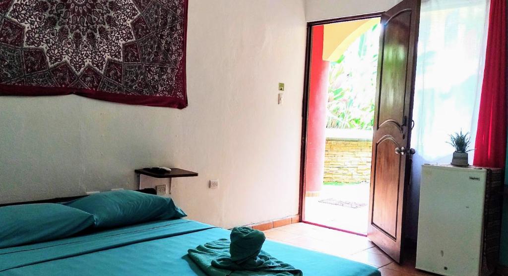 Postel nebo postele na pokoji v ubytování Cool Vibes Beach Hostel
