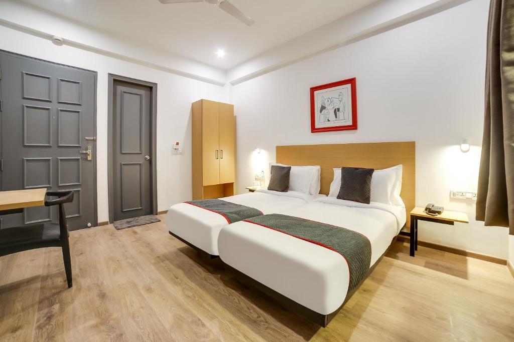 Postel nebo postele na pokoji v ubytování Townhouse Unitech Cyber Park Gurgaon Near Omaxe Celebration Mall