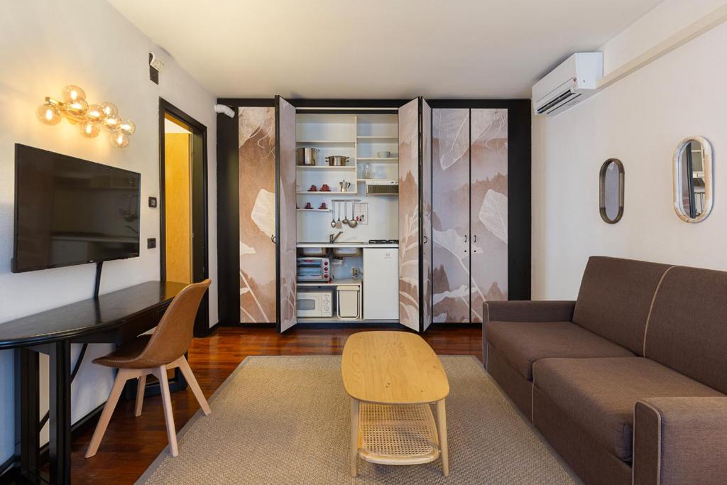 TV a/nebo společenská místnost v ubytování Casa alle Colonne by Hotel Ancora