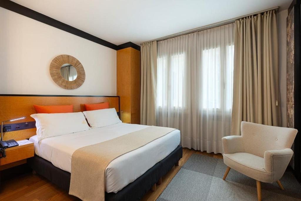 Postel nebo postele na pokoji v ubytování Casa alle Colonne by Hotel Ancora