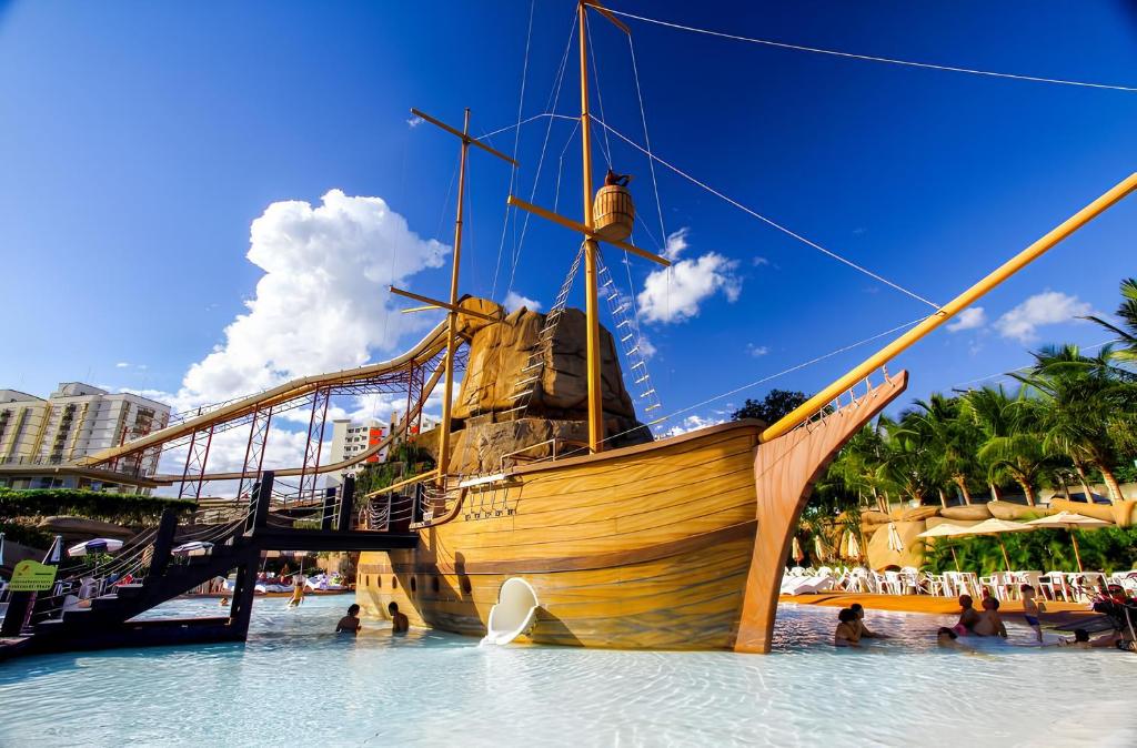A piscina localizada em Spazzio Diroma - Acesso gratuito ao Acqua Park e Splash ou nos arredores