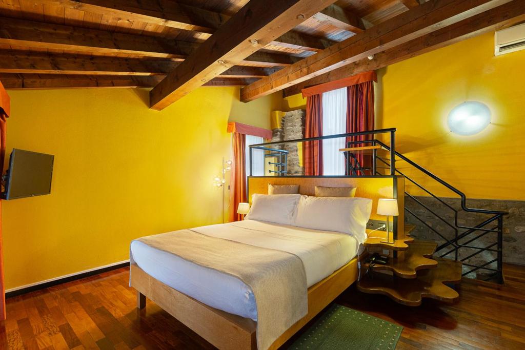 Postel nebo postele na pokoji v ubytování Casa alle Colonne by Hotel Ancora