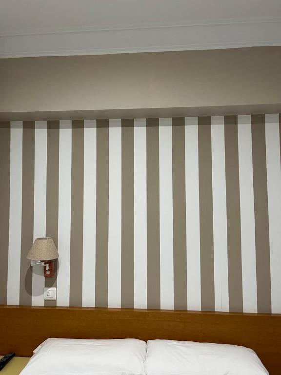 Łóżko lub łóżka w pokoju w obiekcie Pension Angelines, Sneuu Hostel Santander