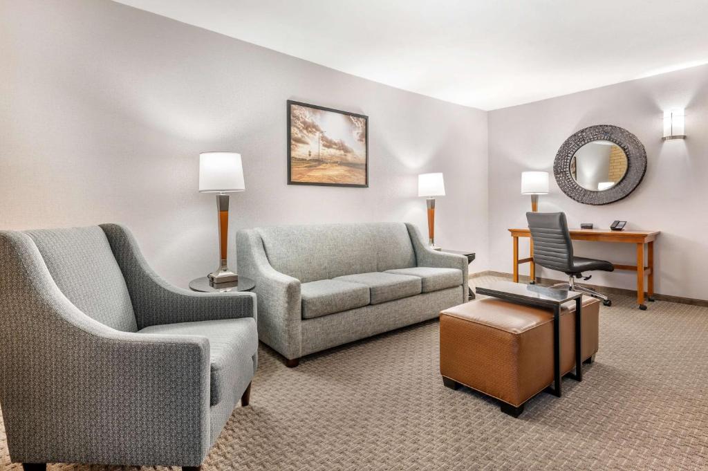 Posezení v ubytování Drury Inn & Suites Champaign