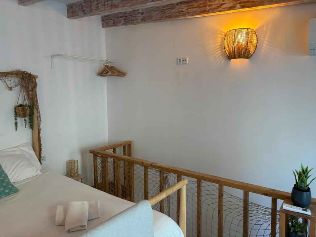Postel nebo postele na pokoji v ubytování Private Terrace-Romantic-Sea, Castle views-Central