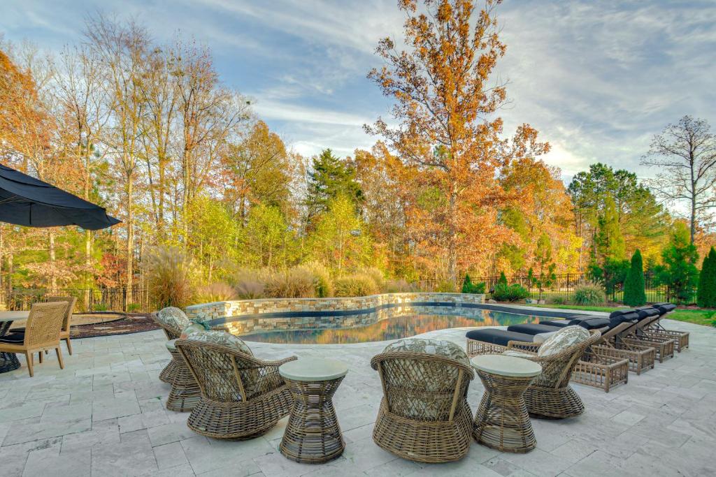 Kolam renang di atau dekat dengan 15 Mi to UNC Elegant Retreat with Patio and Pavilion!