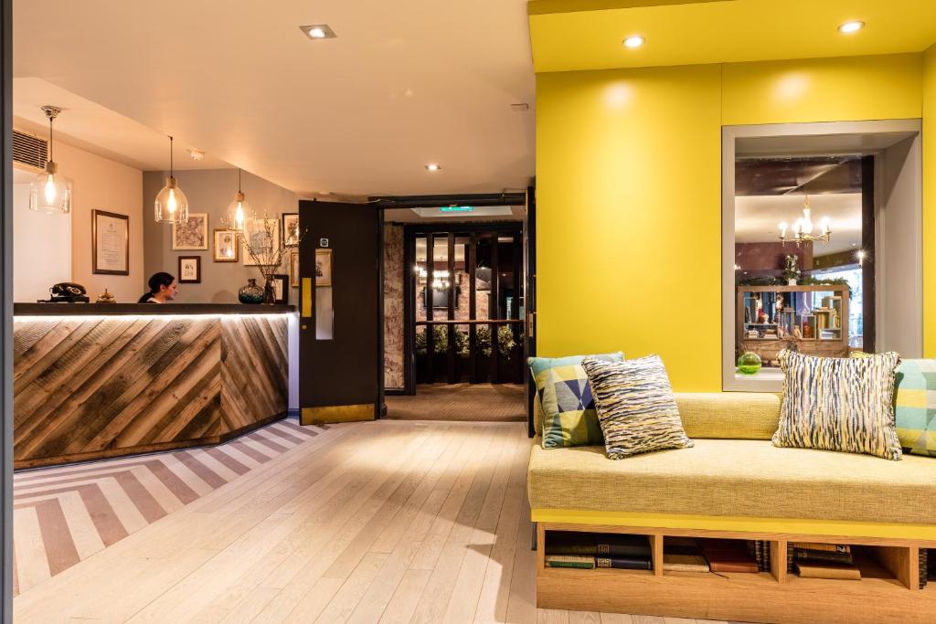 a living room filled with furniture and a couch at The Alexander Pope Hotel in Twickenham