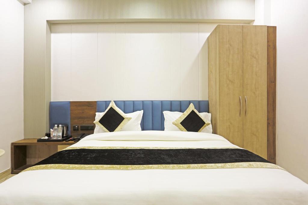 Postel nebo postele na pokoji v ubytování Hotel Mehul International -New Delhi City Center