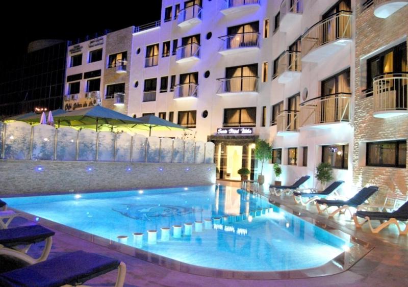 Bazén v ubytování Suite Hotel Tilila nebo v jeho okolí