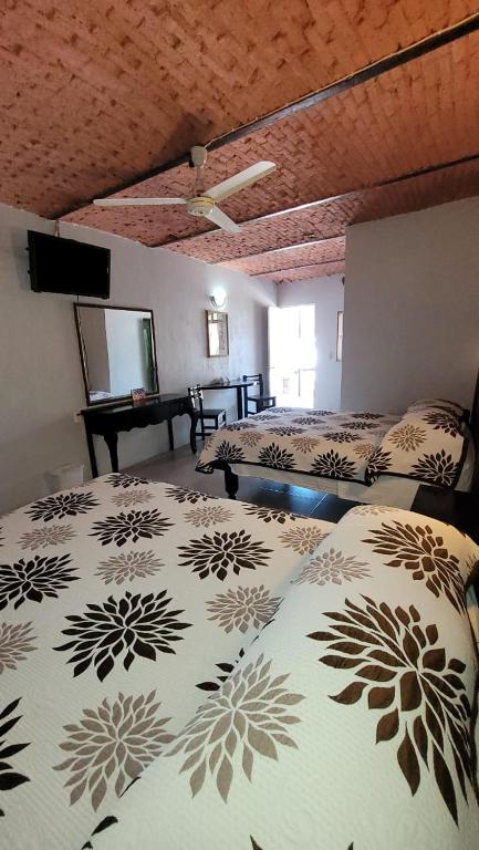 Postel nebo postele na pokoji v ubytování Hotel Amecatl