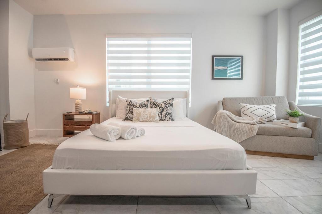 Renzzi On The Beach - Luxury Two Bedrooms Apartment