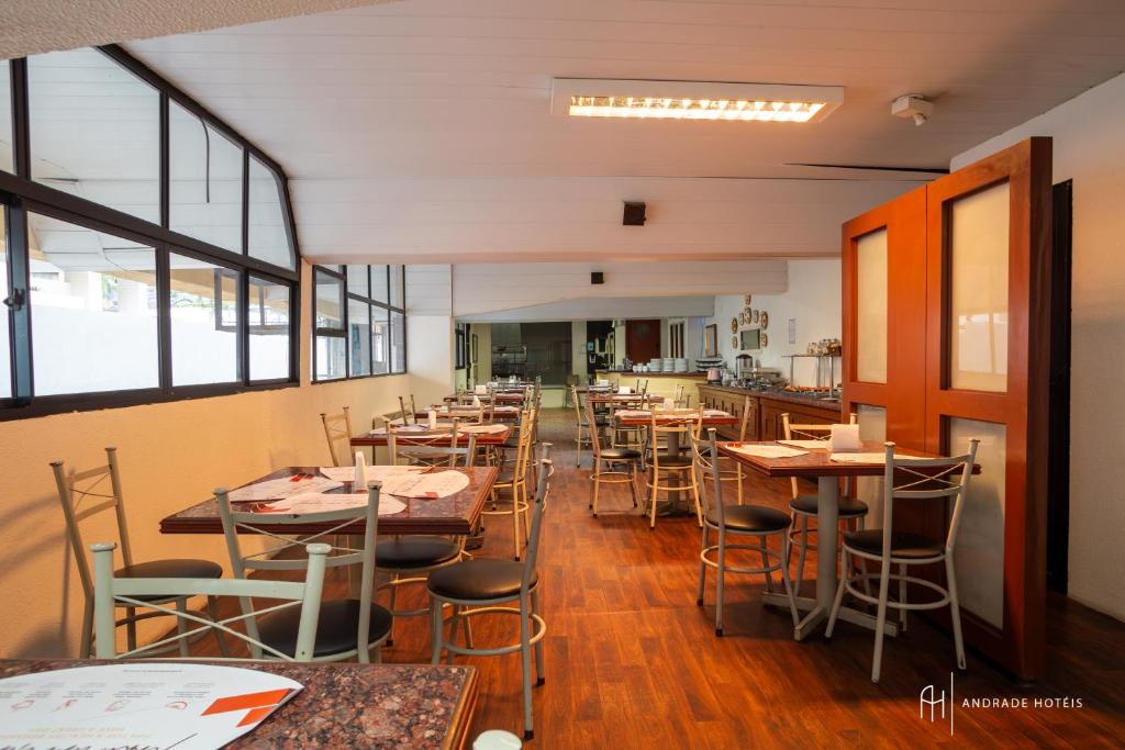 Restoran või mõni muu söögikoht majutusasutuses Rede Andrade Coimbra