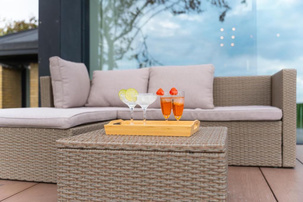 Posezení v ubytování Ocean view in first row. Architectural pearl