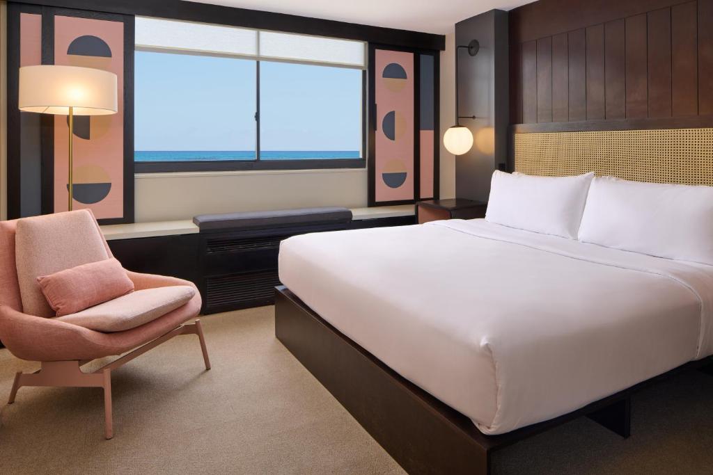 Hotel Renew - Premium Ocean View King Met Balkon