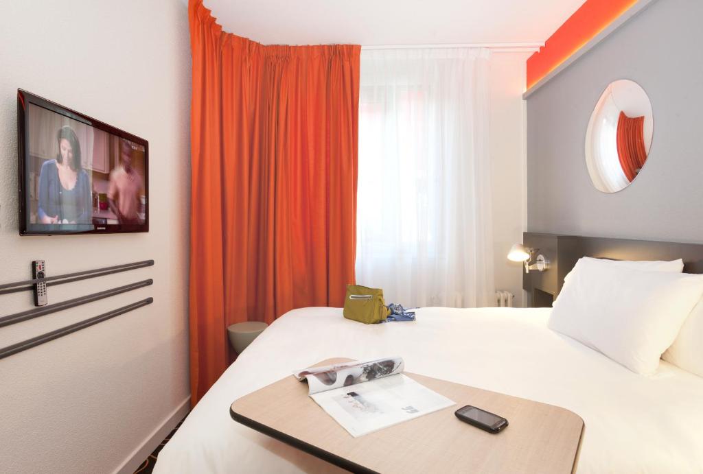 Postel nebo postele na pokoji v ubytování ibis Styles Roanne Centre Gare