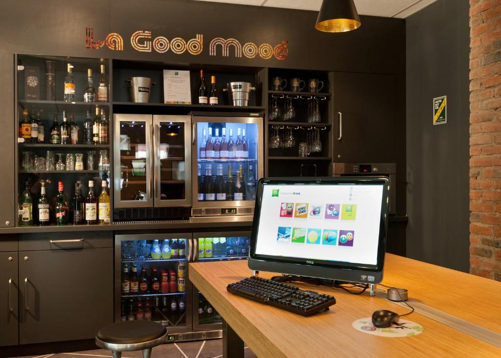 Lounge nebo bar v ubytování ibis Styles Roanne Centre Gare