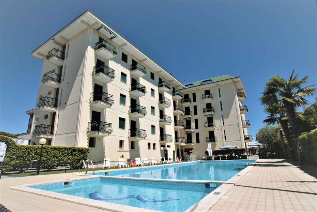 Bazén v ubytovaní Apartment in Lido di Jesolo 25174 alebo v jeho blízkosti