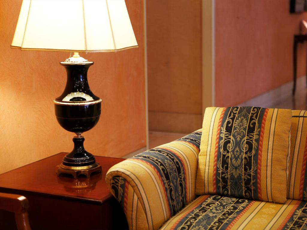 Posezení v ubytování Hotel Crown Palais Chiryu