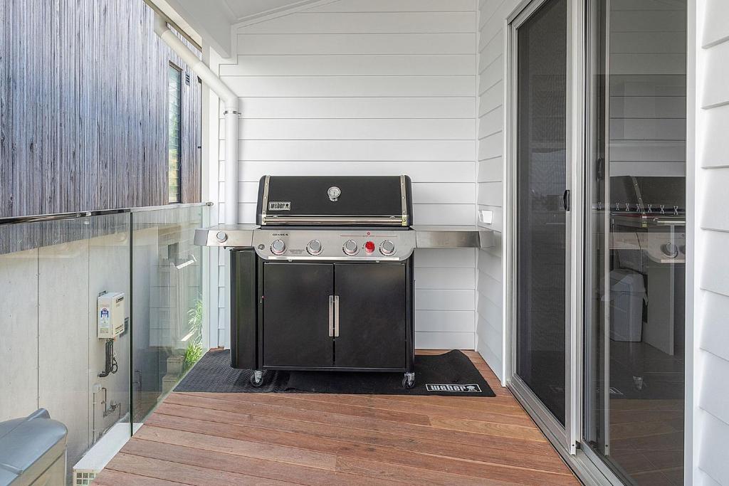 a kitchen with a stove with a laptop on top of it at Riverleigh, Gerroa in Gerroa