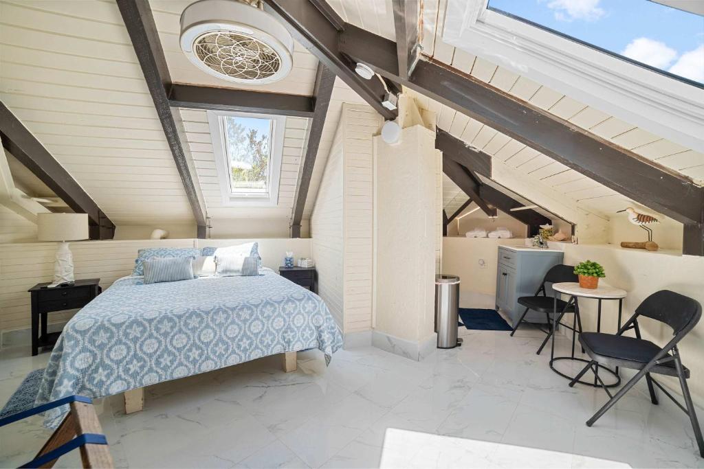 a bedroom with a bed and a table and chairs at Star Room at Barnacle Resort in Big Pine Key